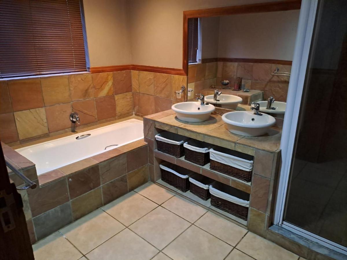 Da Gama Lake Cottages - Coral Tree And Cormorant Cottages White River Esterno foto